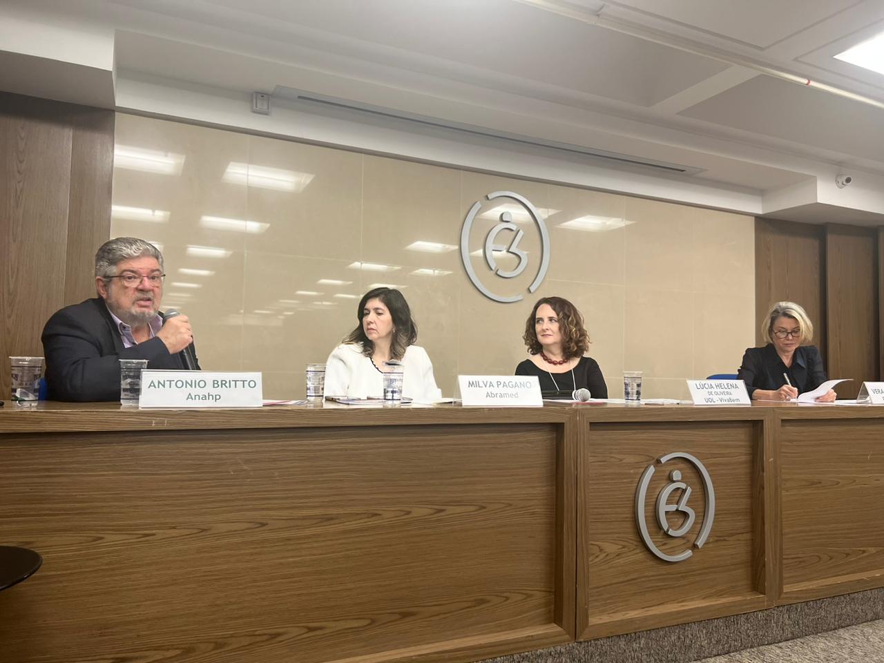 Fraudes na saúde em debate