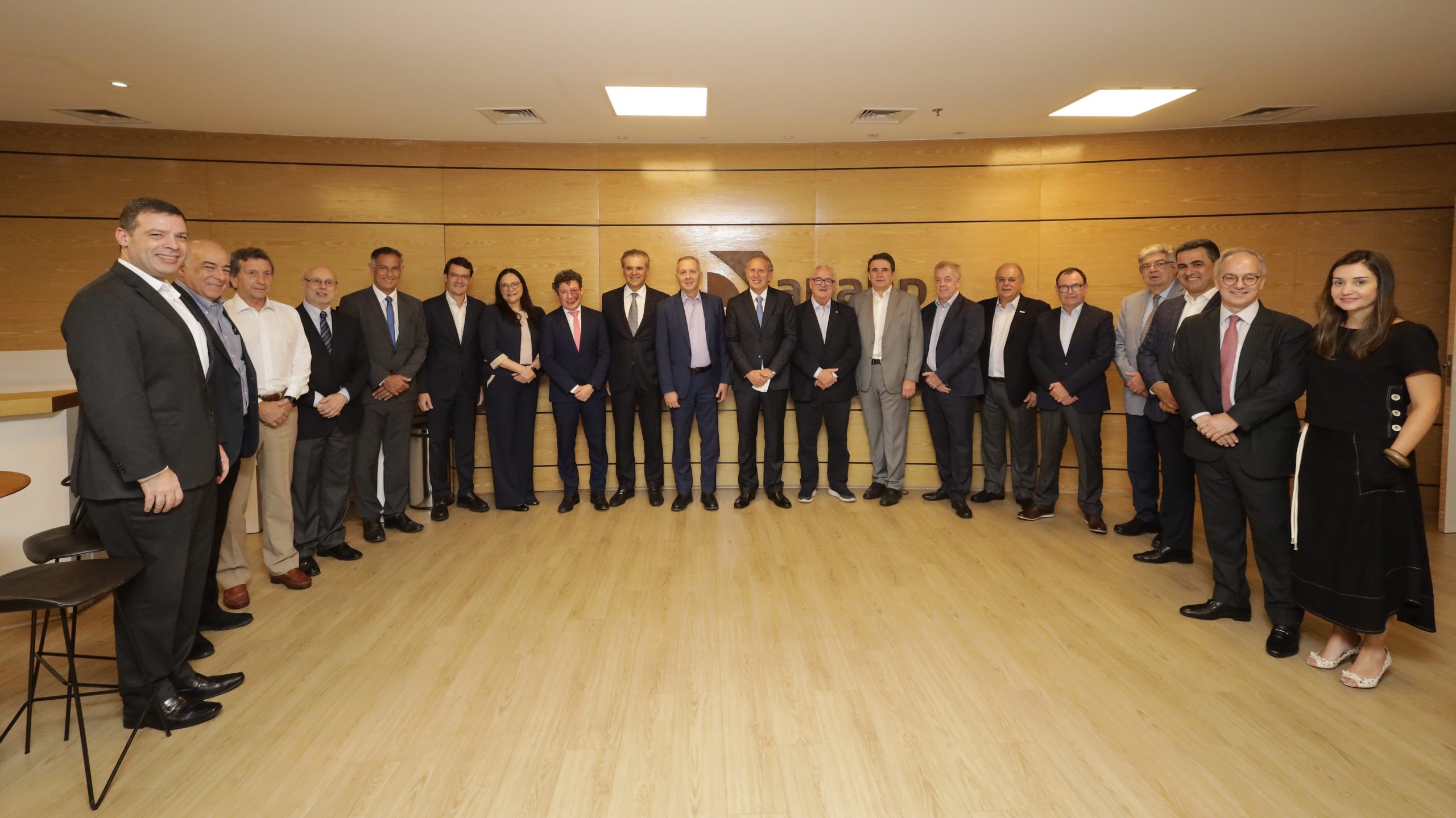 Anahp recebe deputados federais para agradecimento pela atuação na Reforma Tributária