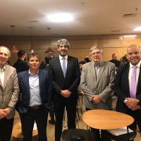 Eduardo Amaro, presidente do Conselho de Administração da Anahp; Alexandre Fioranelli, diretor do DIPRO da ANS; Paulo Rebello, diretor-presidente da ANS; Antônio Britto, diretor-executivo; e James Francisco dos Santos, presidente do COREN-SP Diretores da ANS, Anahp e BD discutem desafios do sistema de saúde