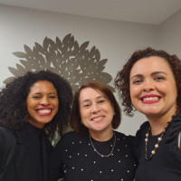 Erika Santos, coordenadora de Relacionamento e Estratégia da Anahp com Simone Baptista, secretária-executiva do Hospital Pró-Cardíaco e Erika Souza, coordenadora de Relacionamento Associativo da Anahp Colab no Hospital Pró-Cardíaco